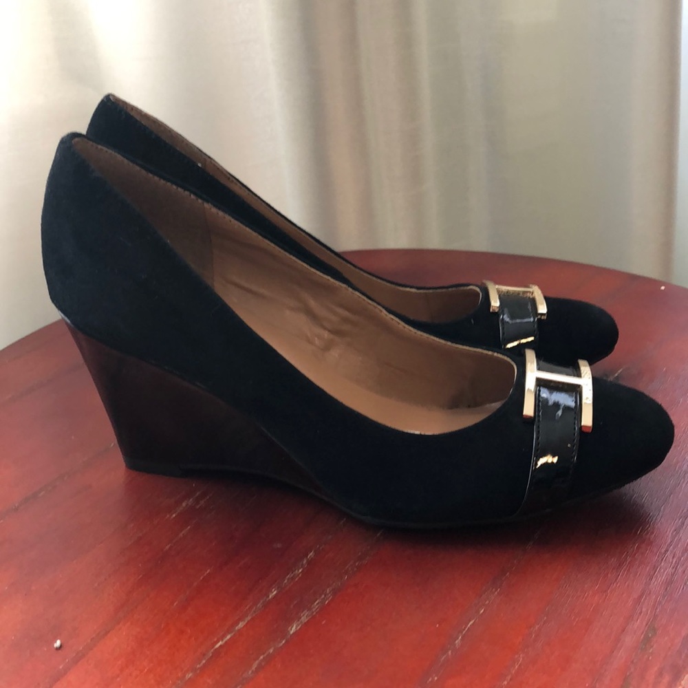 Tommy Hilfiger Black Suede/Patent Leather Wedge 6M - Picture 4 of 6